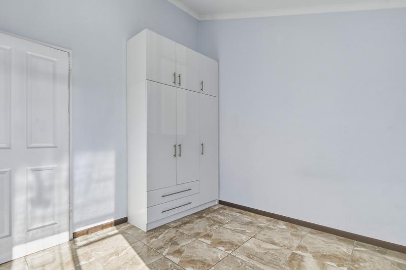 To Let 4 Bedroom Property for Rent in Lakeside Western Cape